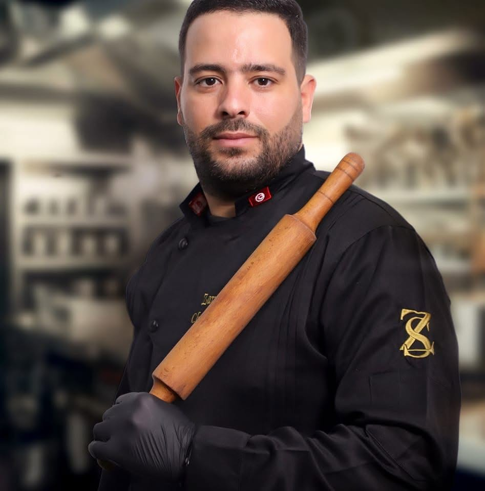 Chef Sami Zarrouk dans son atelier de pâtisserie fine à l'Ariana